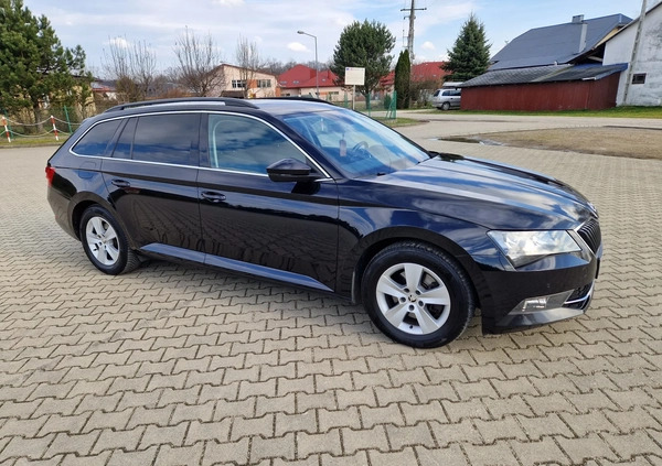 Skoda Superb cena 69900 przebieg: 188000, rok produkcji 2016 z Gorlice małe 172